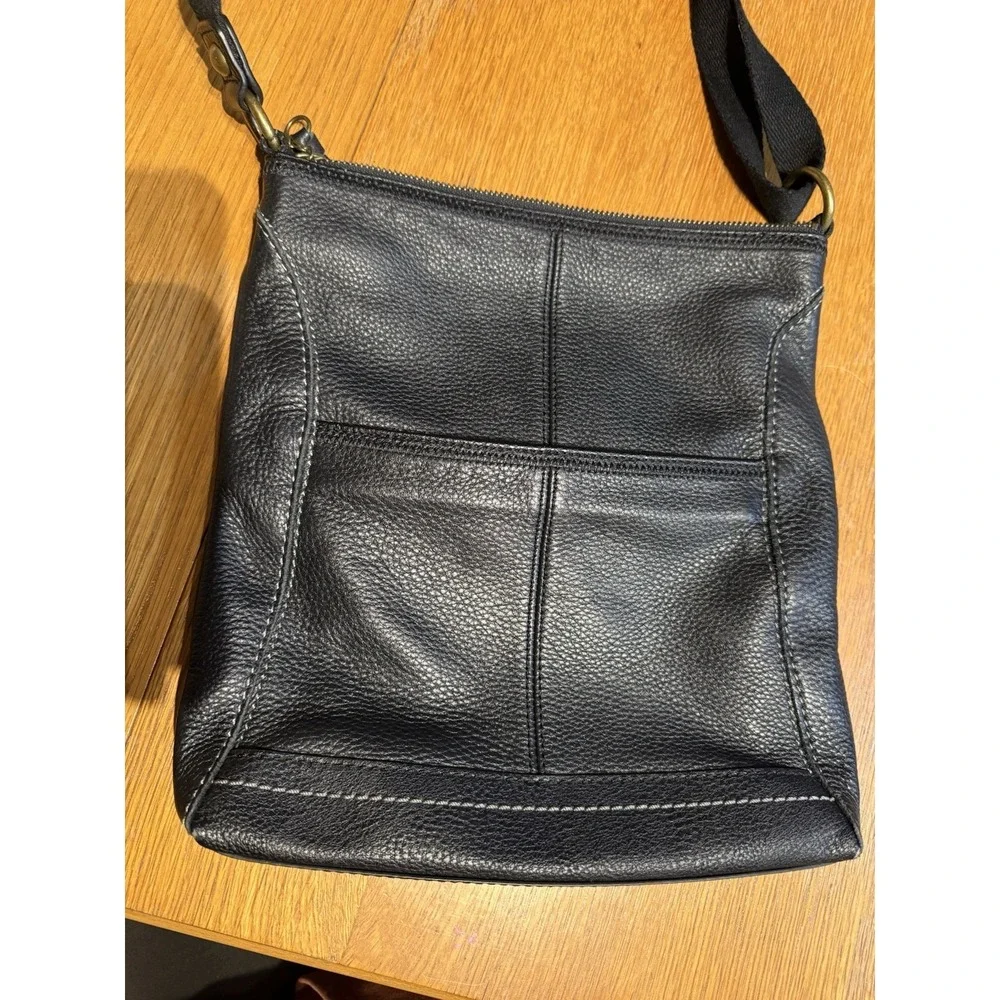The Sak Black Leather Crossbody Bag‎ Front Zip Pocket Adjustable Strap